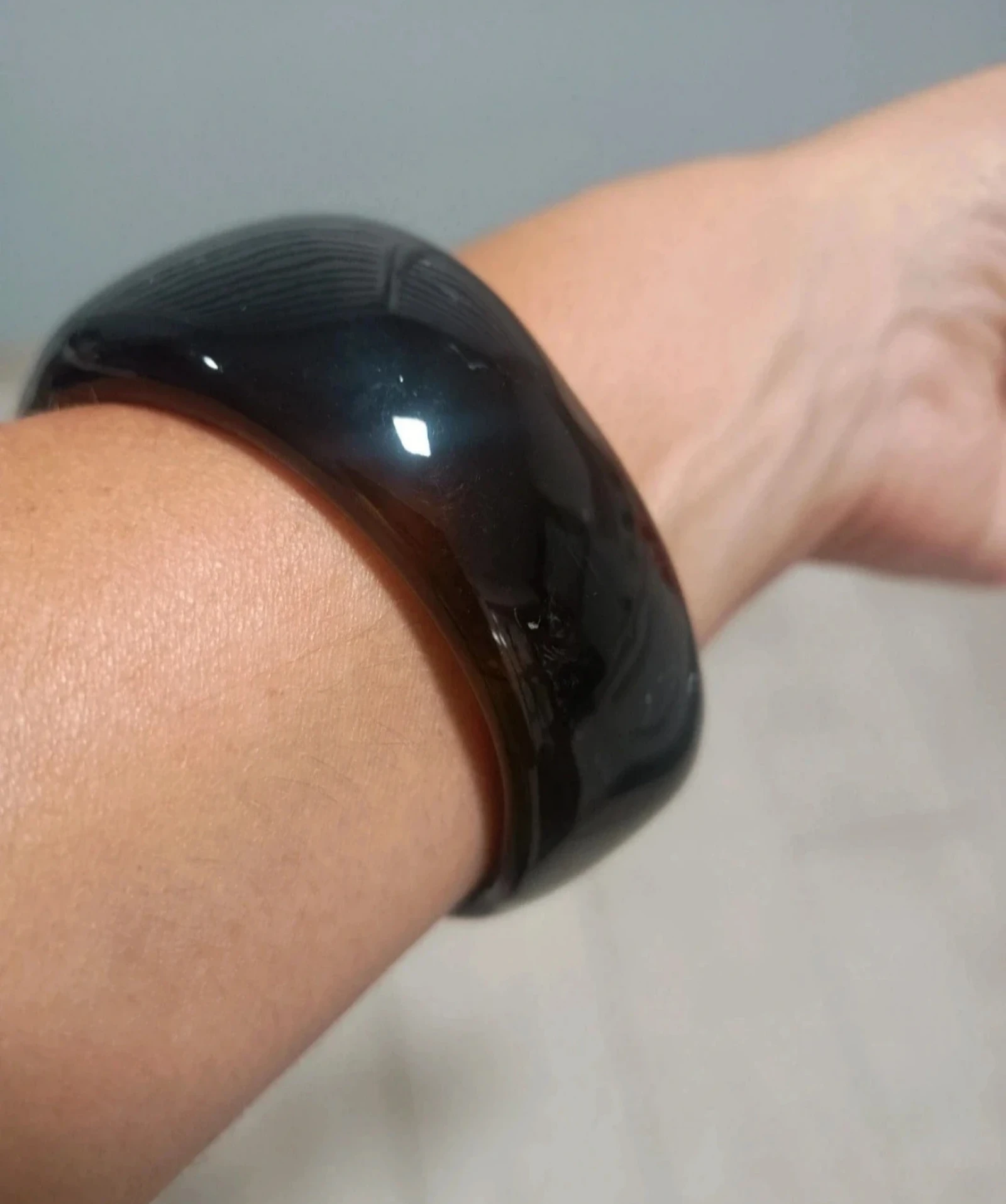 Bracelet en résine marron. Neuf ! – photo 2